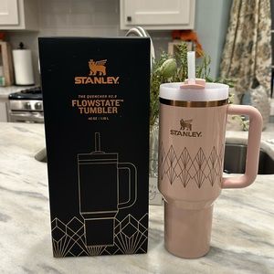 Stanley Flowstate Tumbler 40 Oz. Rose pink color